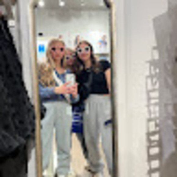 Meet your Posher, Emery - Picture 1 of 1